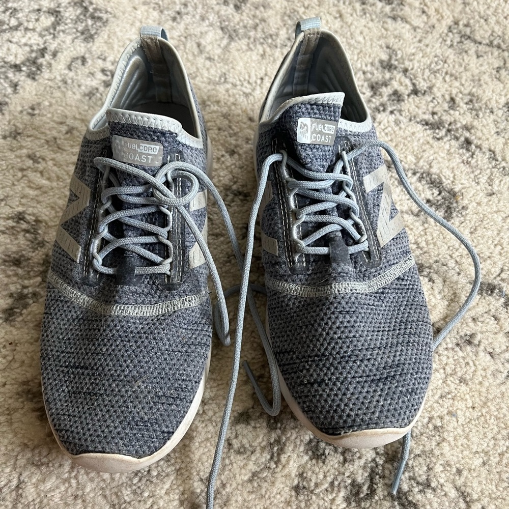 New balance tennis shoes